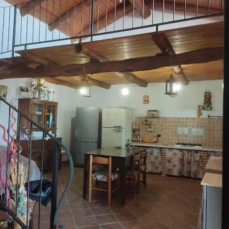 Rustic House * Giardini di Gioiosa